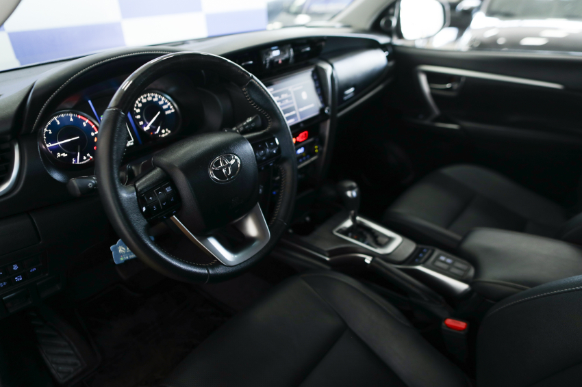 Toyota HILUX SW4 2.8 D-4D TURBO DIESEL SRX 7L 4X4 AUTOMÁTICO 14
