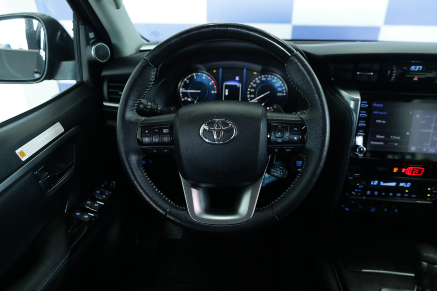 Toyota HILUX SW4 2.8 D-4D TURBO DIESEL SRX 4X4 AUTOMÁTICO 15