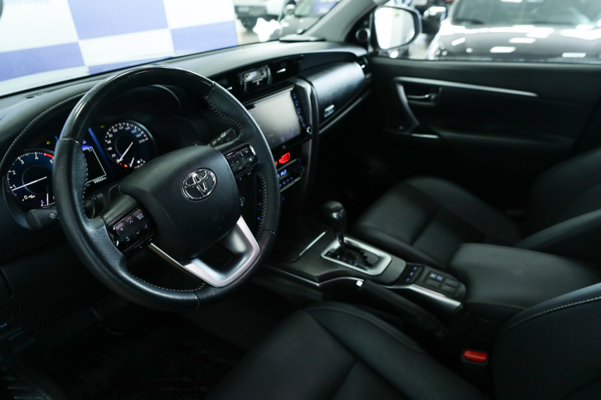 Toyota HILUX SW4 2.8 D-4D TURBO DIESEL SRX 4X4 AUTOMÁTICO 13