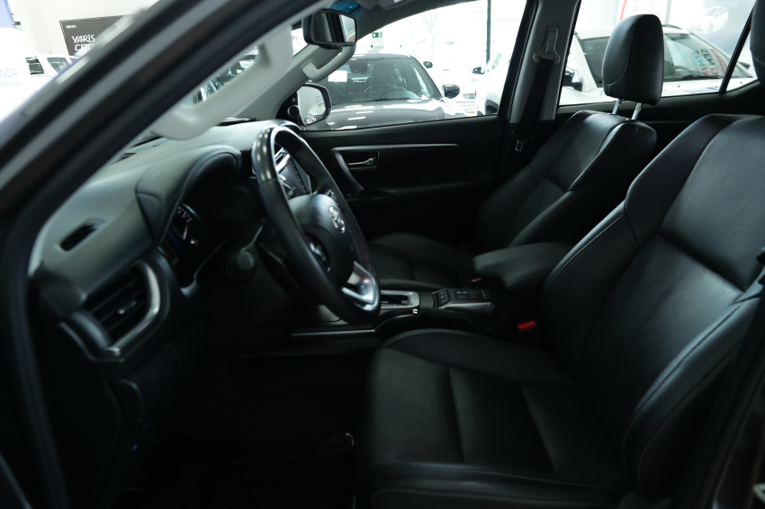 Toyota HILUX SW4 2.8 D-4D TURBO DIESEL SRX 4X4 AUTOMÁTICO 21