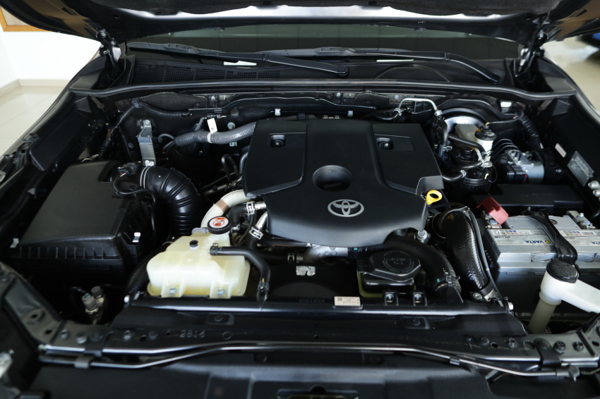 Toyota HILUX SW4 2.8 D-4D TURBO DIESEL SRX 4X4 AUTOMÁTICO 6