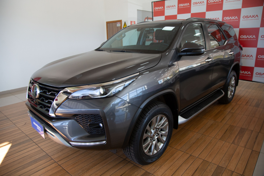 toyota hilux sw4 2.8 d-4d turbo diesel srx 7l 4x4 automatico.