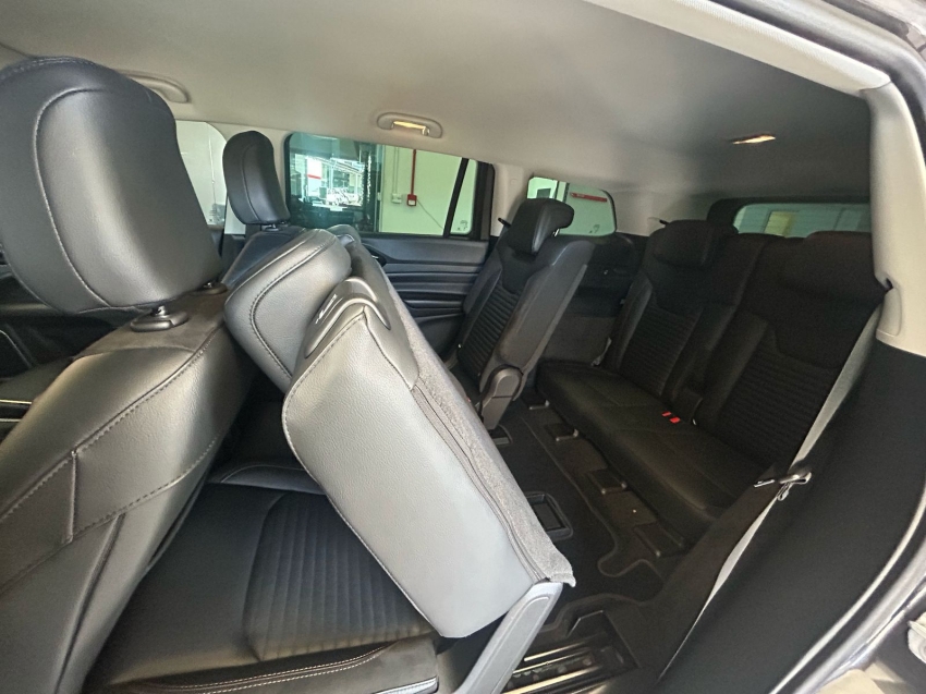 jeep commander 1.3 t270 turbo flex limited at6 4p automatico 2023 jeep commander 1.3 t270 turbo flex limited at6 4p automatico 2023