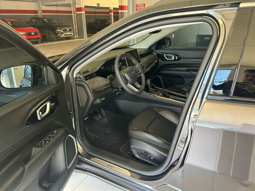 jeep commander 1.3 t270 turbo flex limited at6 4p automatico 2023 jeep commander 1.3 t270 turbo flex limited at6 4p automatico 2023