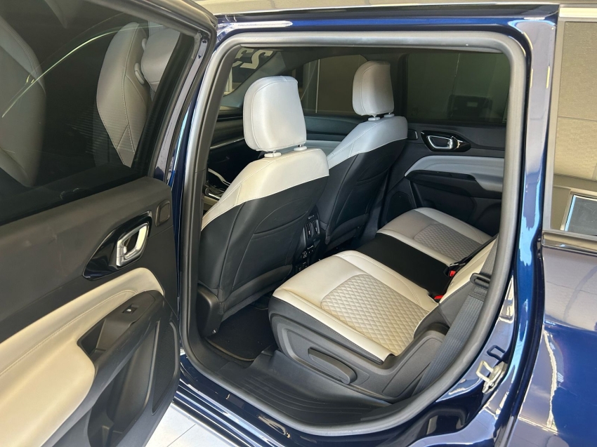 jeep commander 1.3 t270 turbo flex overland at6 4p automatico 2023 jeep commander 1.3 t270 turbo flex overland at6 4p automatico 2023