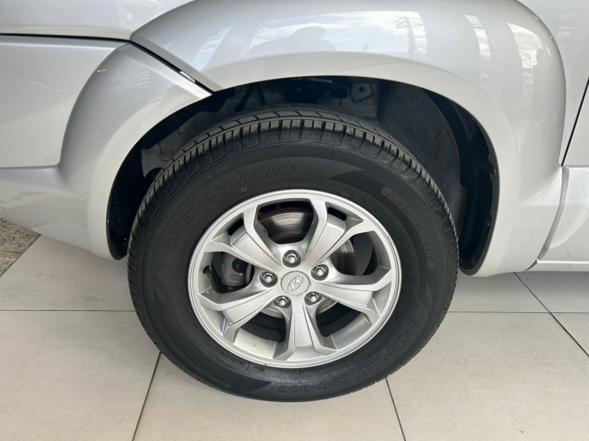 hyundai tucson 2.0 mpfi gls 16v 143cv 2wd flex 4p automatico 2015 hyundai tucson 2.0 mpfi gls 16v 143cv 2wd flex 4p automatico 2015