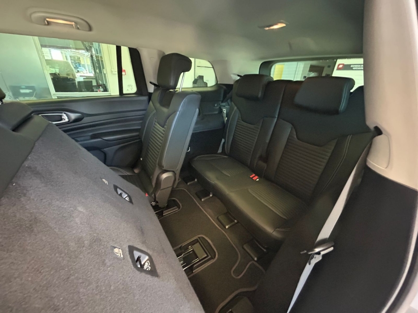 jeep commander 1.3 t270 turbo flex longitude at6 4p automatico 2025 jeep commander 1.3 t270 turbo flex longitude at6 4p automatico 2025