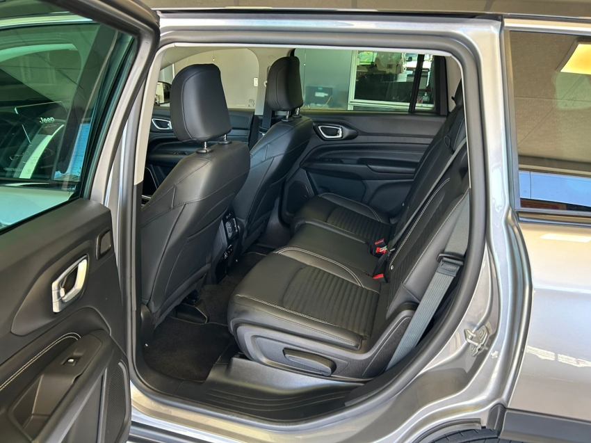 jeep commander 1.3 t270 turbo flex longitude at6 4p automatico 2025 jeep commander 1.3 t270 turbo flex longitude at6 4p automatico 2025
