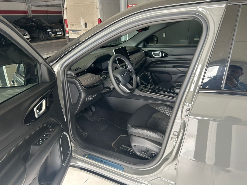 jeep commander 2.0 hurricane 4 turbo gasolina blackhawk at9 4p automatico 2025 jeep commander 2.0 hurricane 4 turbo gasolina blackhawk at9 4p automatico 2025