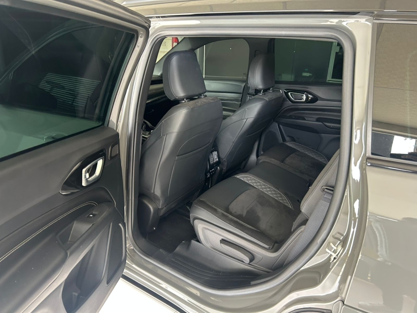 jeep commander 2.0 hurricane 4 turbo gasolina blackhawk at9 4p automatico 2025 jeep commander 2.0 hurricane 4 turbo gasolina blackhawk at9 4p automatico 2025