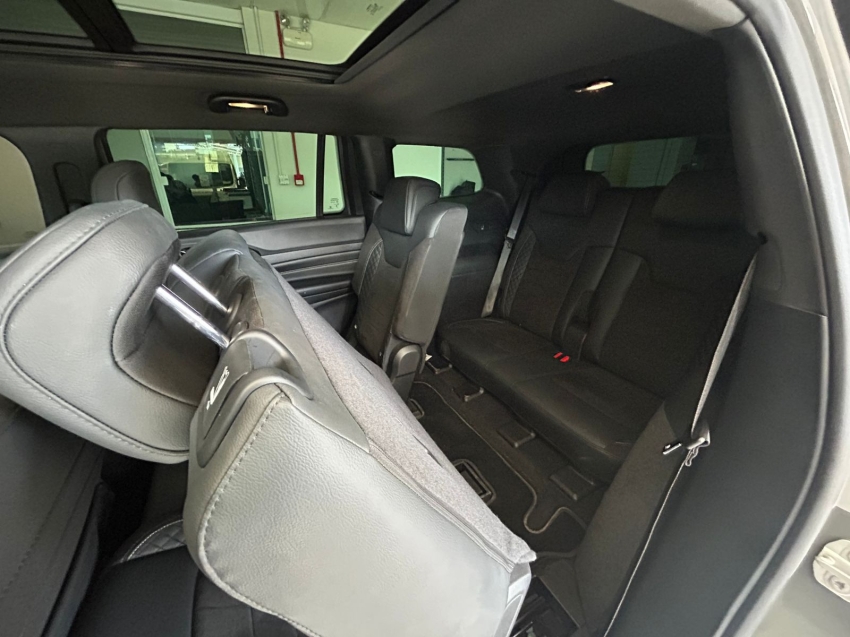 jeep commander 2.0 hurricane 4 turbo gasolina blackhawk at9 4p automatico 2025 jeep commander 2.0 hurricane 4 turbo gasolina blackhawk at9 4p automatico 2025