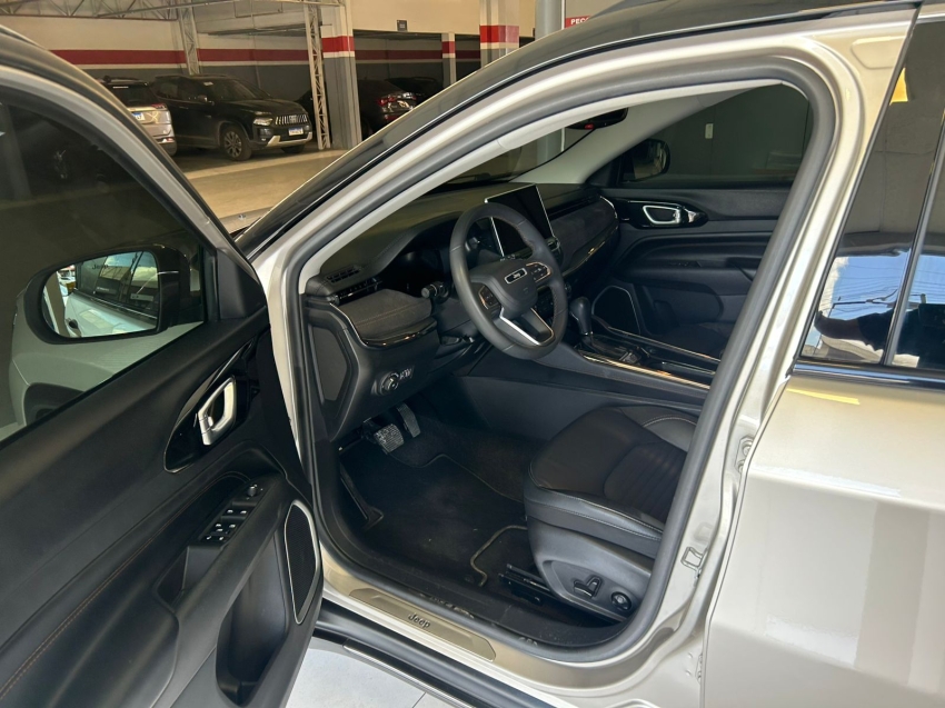 jeep commander 1.3 t270 turbo flex limited at6 4p automatico 2023 jeep commander 1.3 t270 turbo flex limited at6 4p automatico 2023