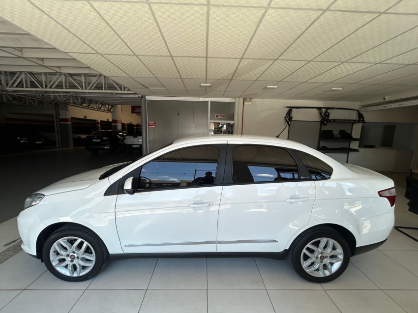 fiat grand siena 1.6 mpi essence 16v flex 4p automatizado semiautomatico 20153