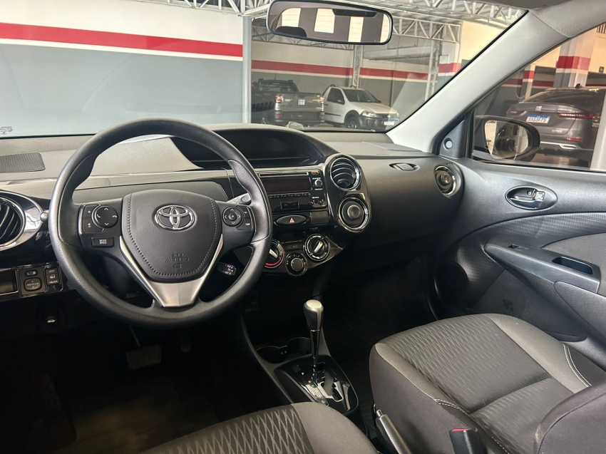 toyota etios 1.5 xs 16v flex 4p automatico 201710