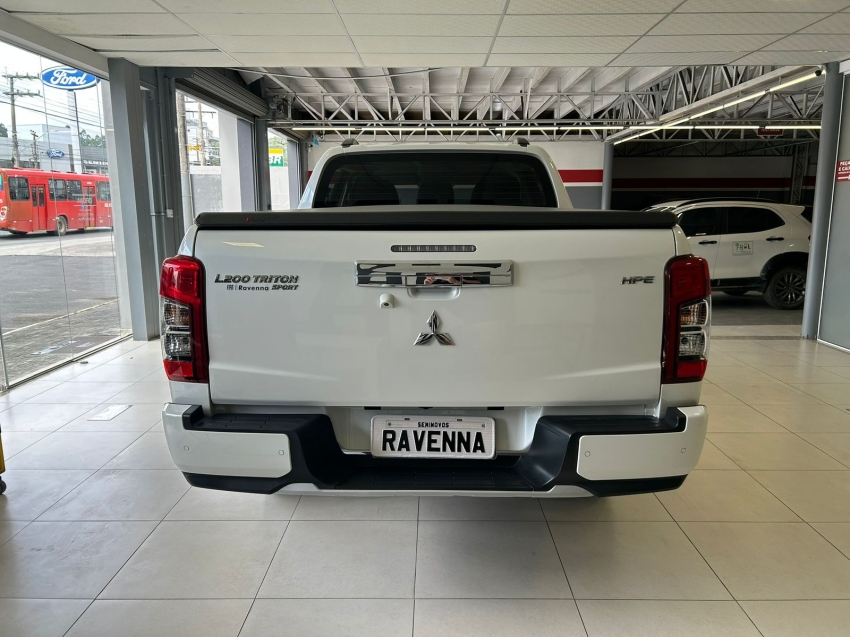mitsubishi l200 triton 2.4 turbo diesel 4x4 at sport hpe 4p automatico 20255