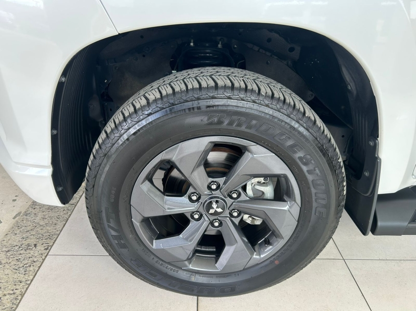 mitsubishi l200 triton 2.4 turbo diesel 4x4 at sport hpe 4p automatico 20251