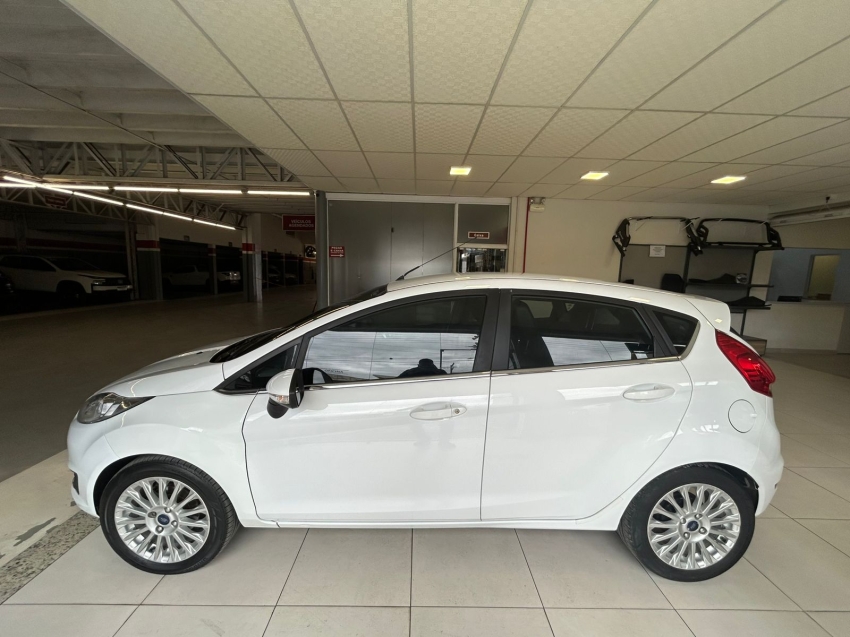 ford fiesta 1.6 titanium hatch 16v flex 4p powershift automatico 20153