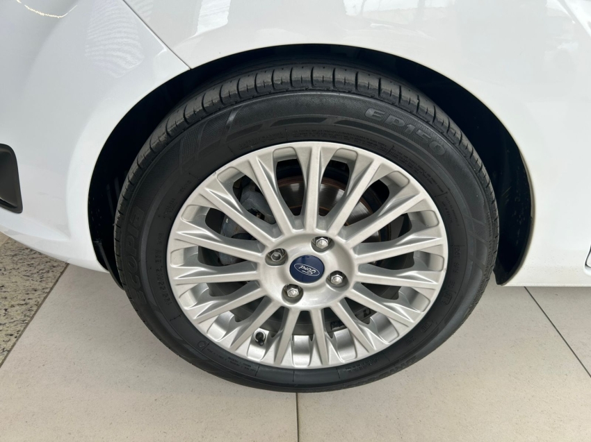 ford fiesta 1.6 titanium hatch 16v flex 4p powershift automatico 20151