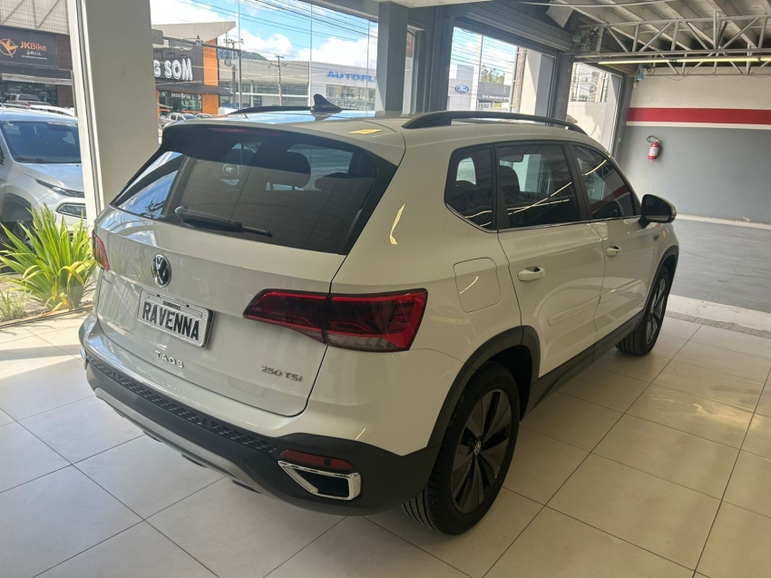 volkswagen taos 1.4 250 tsi total flex comfortline automatico 4p 20244
