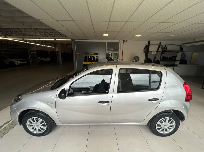 renault sandero 1.0 authentique 16v flex 4p manual 20133