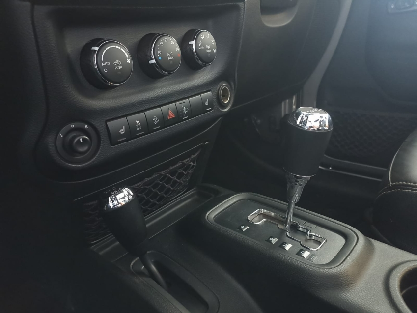 jeep wrangler 3.6 unlimited sahara 4x4 v6 gasolina 4p automatico 2.0 201812