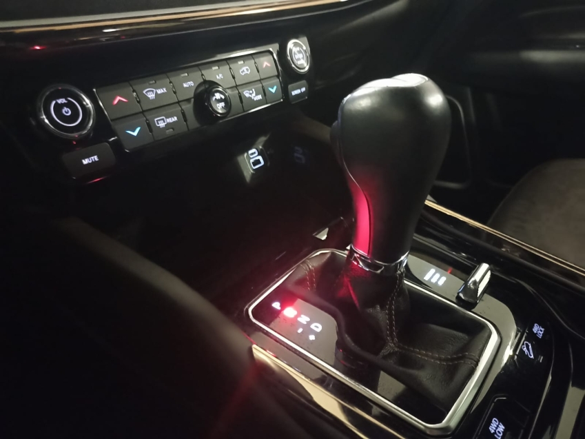 jeep commander 2.0 td380 turbo diesel overland at9 4p automatico 2022 jeep commander 2.0 td380 turbo diesel overland at9 4p automatico 2022