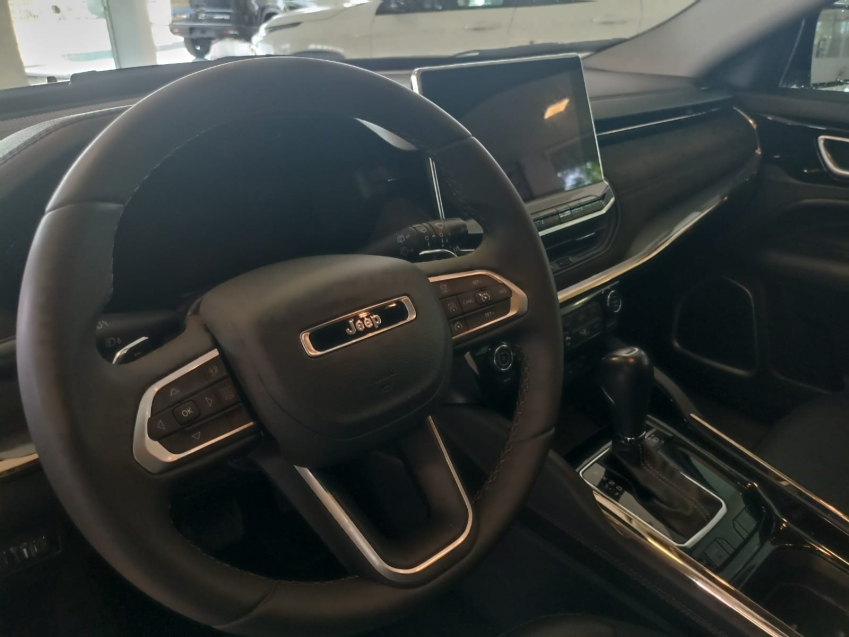 jeep commander 1.3 t270 turbo flex limited at6 4p automatico 2023 jeep commander 1.3 t270 turbo flex limited at6 4p automatico 2023