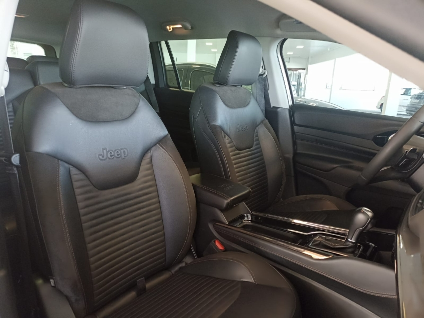 jeep commander 1.3 t270 turbo flex limited at6 4p automatico 2023 jeep commander 1.3 t270 turbo flex limited at6 4p automatico 2023