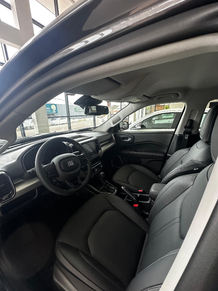 fiat toro 1.3 turbo 270 flex volcano at6 4p automatico 2025