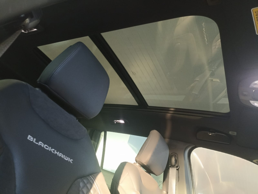 jeep commander 2.0 hurricane 4 turbo gasolina blackhawk at9 4p automatico 2025 jeep commander 2.0 hurricane 4 turbo gasolina blackhawk at9 4p automatico 2025