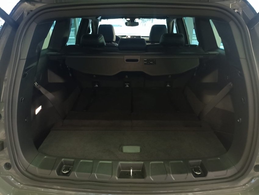 jeep commander 2.0 hurricane 4 turbo gasolina blackhawk at9 4p automatico 2025 jeep commander 2.0 hurricane 4 turbo gasolina blackhawk at9 4p automatico 2025