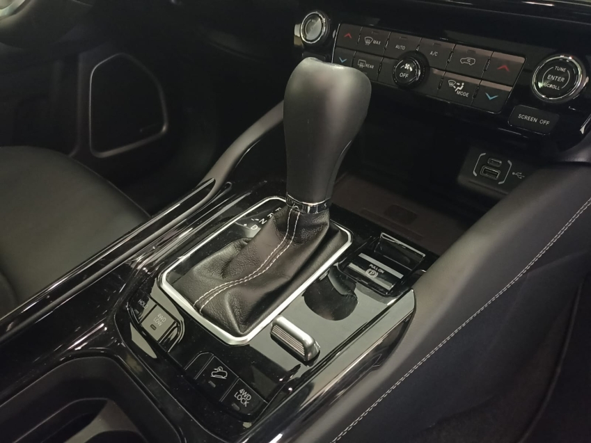 jeep commander 2.0 hurricane 4 turbo gasolina blackhawk at9 4p automatico 2025 jeep commander 2.0 hurricane 4 turbo gasolina blackhawk at9 4p automatico 2025