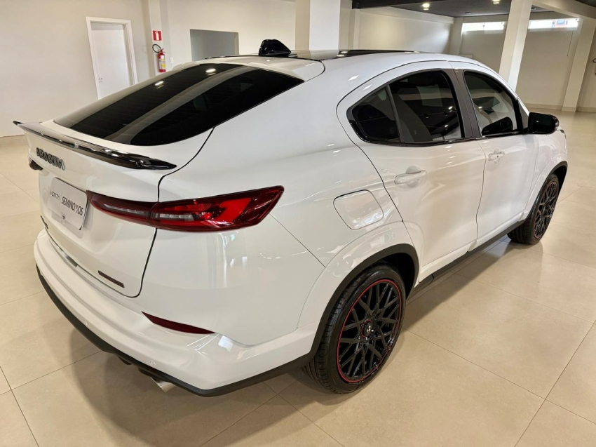 fiat fastback 1.3 turbo 270 flex abarth at6 4p automatico 2025 fiat fastback 1.3 turbo 270 flex abarth at6 4p automatico 2025