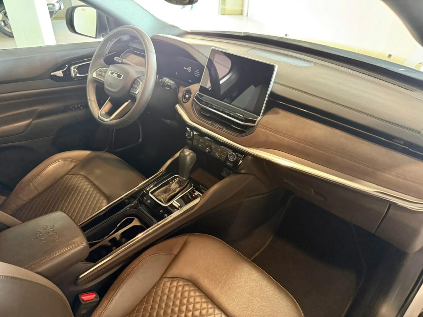 jeep commander 2.0 hurricane 4 turbo gasolina overland at9 1.3 4p automatico 20256