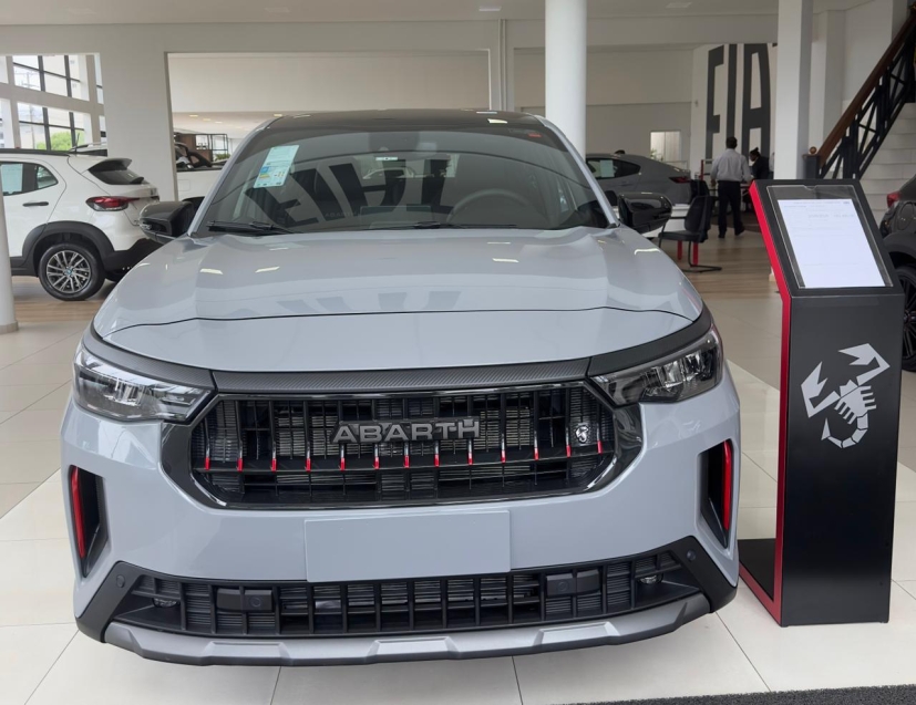 fiat fastback 1.3 turbo 270 flex abarth at6 hibrido 4p automatico 2026