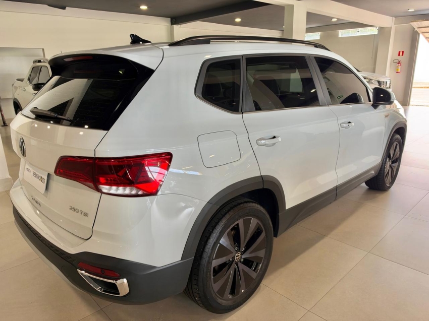volkswagen taos 1.4 250 tsi total flex comfortline automatico 4p 20243