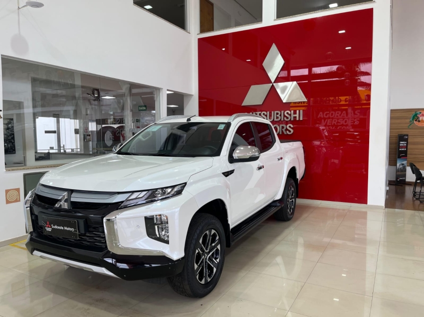 mitsubishi l200 triton 2.4 16v turbo diesel sport hpe-s cd 4p 4x4 automatico 2024 mitsubishi l200 triton 2.4 16v turbo diesel sport hpe-s cd 4p 4x4 automatico 2024