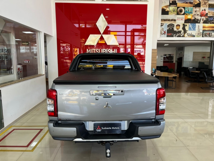 mitsubishi l200 triton 2.4 turbo diesel 4x4 at sport hpe 4p automatico 2025