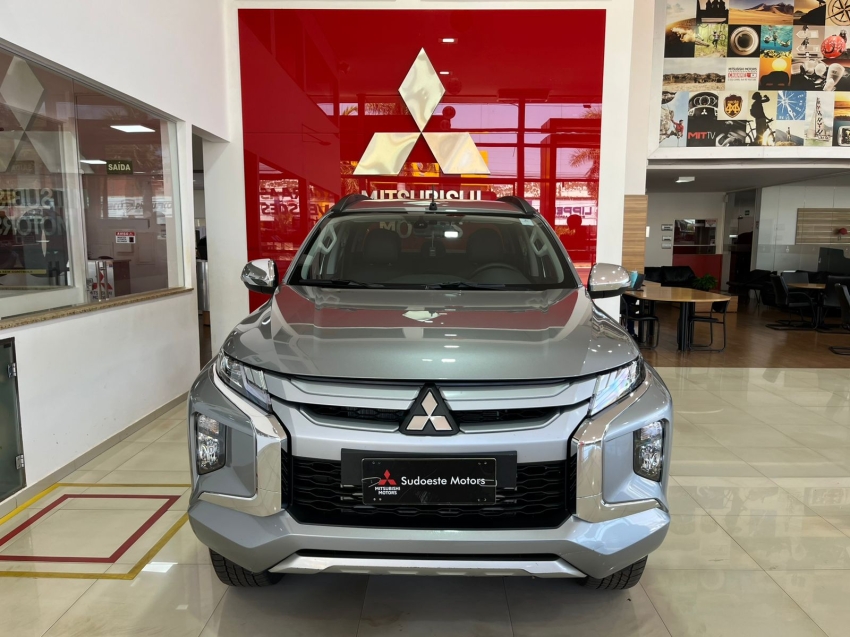 mitsubishi l200 triton 2.4 turbo diesel 4x4 at sport hpe 4p automatico 2025