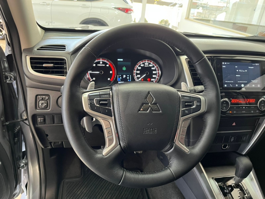 mitsubishi l200 triton 2.4 turbo diesel 4x4 at sport hpe 4p automatico 2025