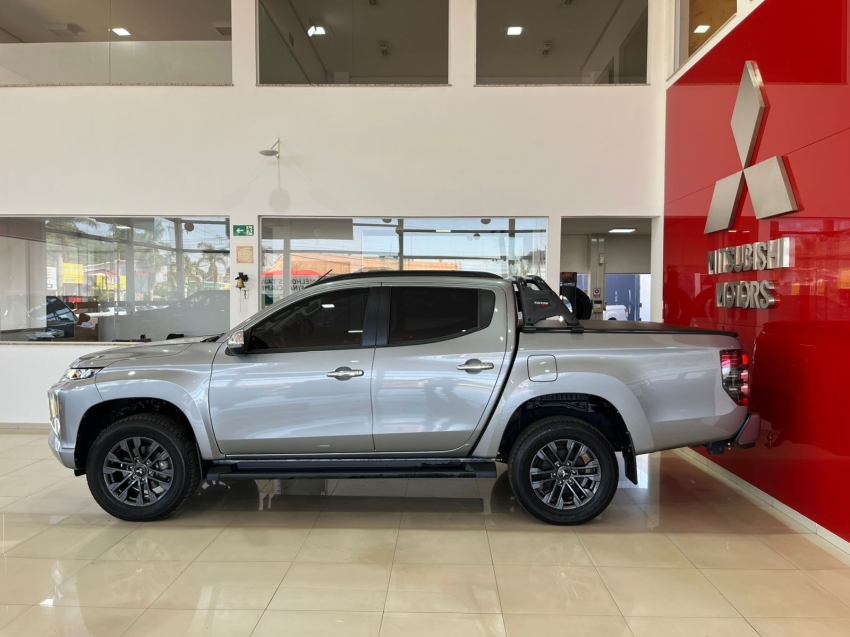 mitsubishi l200 triton 2.4 turbo diesel 4x4 at sport hpe 4p automatico 2025