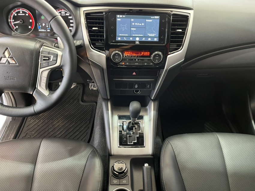 mitsubishi l200 triton 2.4 turbo diesel 4x4 at sport hpe 4p automatico 2025