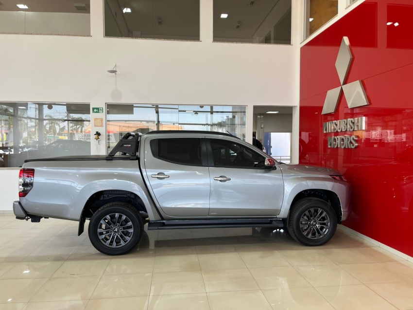 mitsubishi l200 triton 2.4 turbo diesel 4x4 at sport hpe 4p automatico 2025
