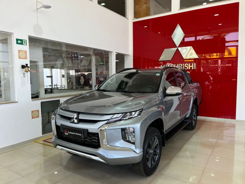 mitsubishi l200 triton 2.4 turbo diesel 4x4 at sport hpe 4p automatico 2025 mitsubishi l200 triton 2.4 turbo diesel 4x4 at sport hpe 4p automatico 2025