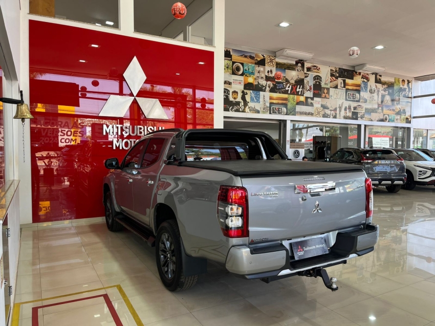 mitsubishi l200 triton 2.4 turbo diesel 4x4 at sport hpe 4p automatico 2025