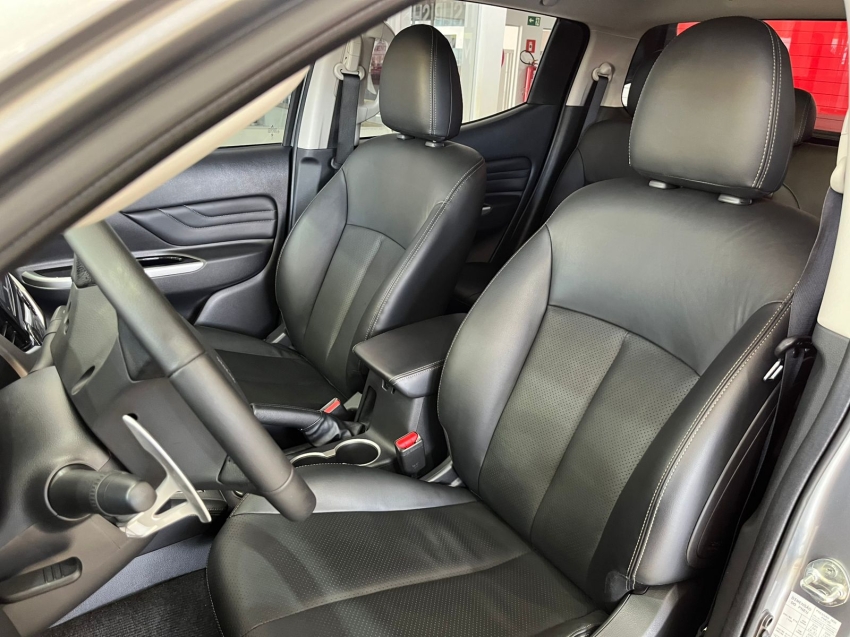 mitsubishi l200 triton 2.4 turbo diesel 4x4 at sport hpe 4p automatico 2025
