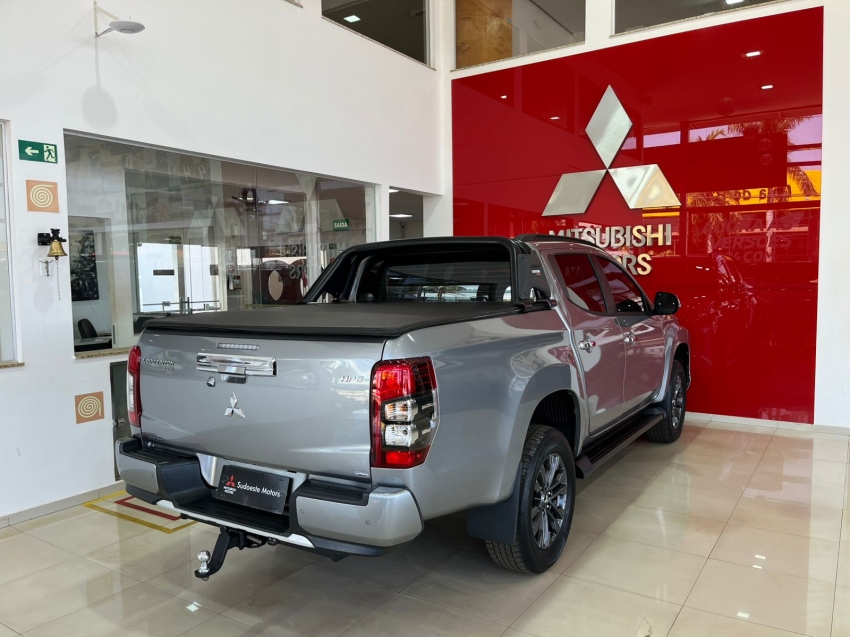 mitsubishi l200 triton 2.4 turbo diesel 4x4 at sport hpe 4p automatico 2025