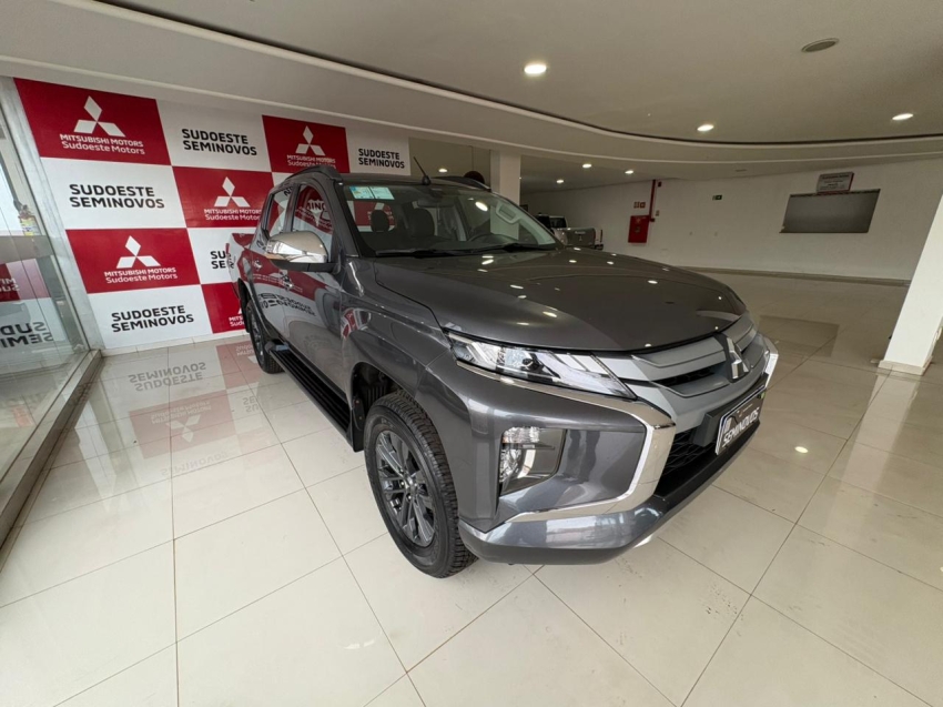mitsubishi triton 2.4 biturbo diesel cd hpe 4x4 automatico 4p 20252