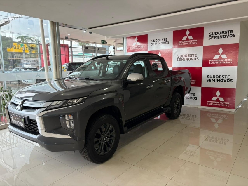 mitsubishi triton 2.4 biturbo diesel cd hpe 4x4 automatico 4p 2025