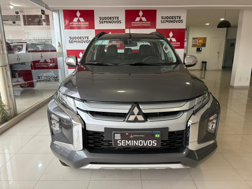 mitsubishi triton 2.4 biturbo diesel cd hpe 4x4 automatico 4p 20251